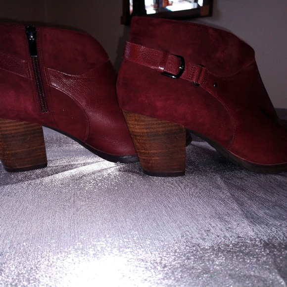 Clarks Shoes - Clarks, short boot. Burgandy suede,&leather upper